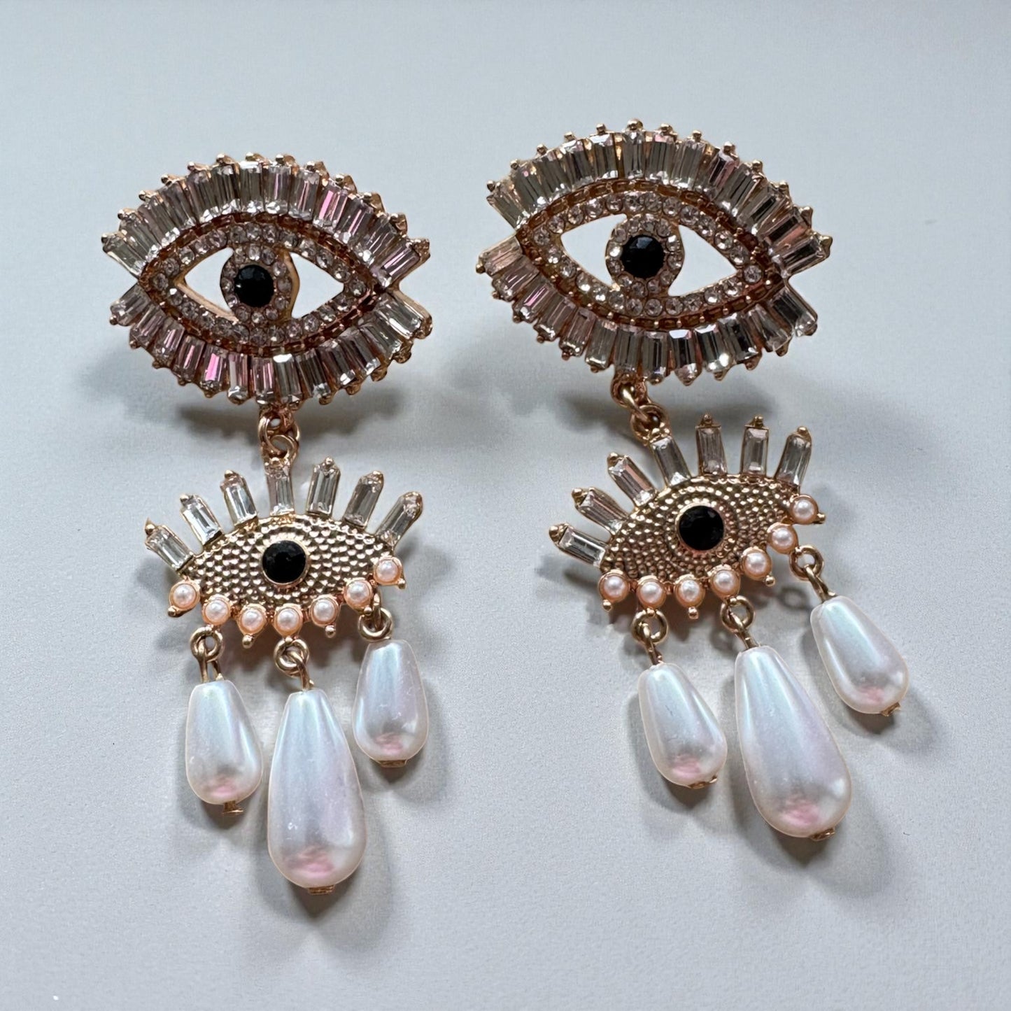 Ohrringe mit Perlen und Auge