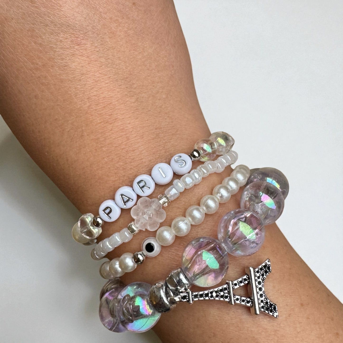 Handgemachtes Perlenarmband Set mit Eifelturm