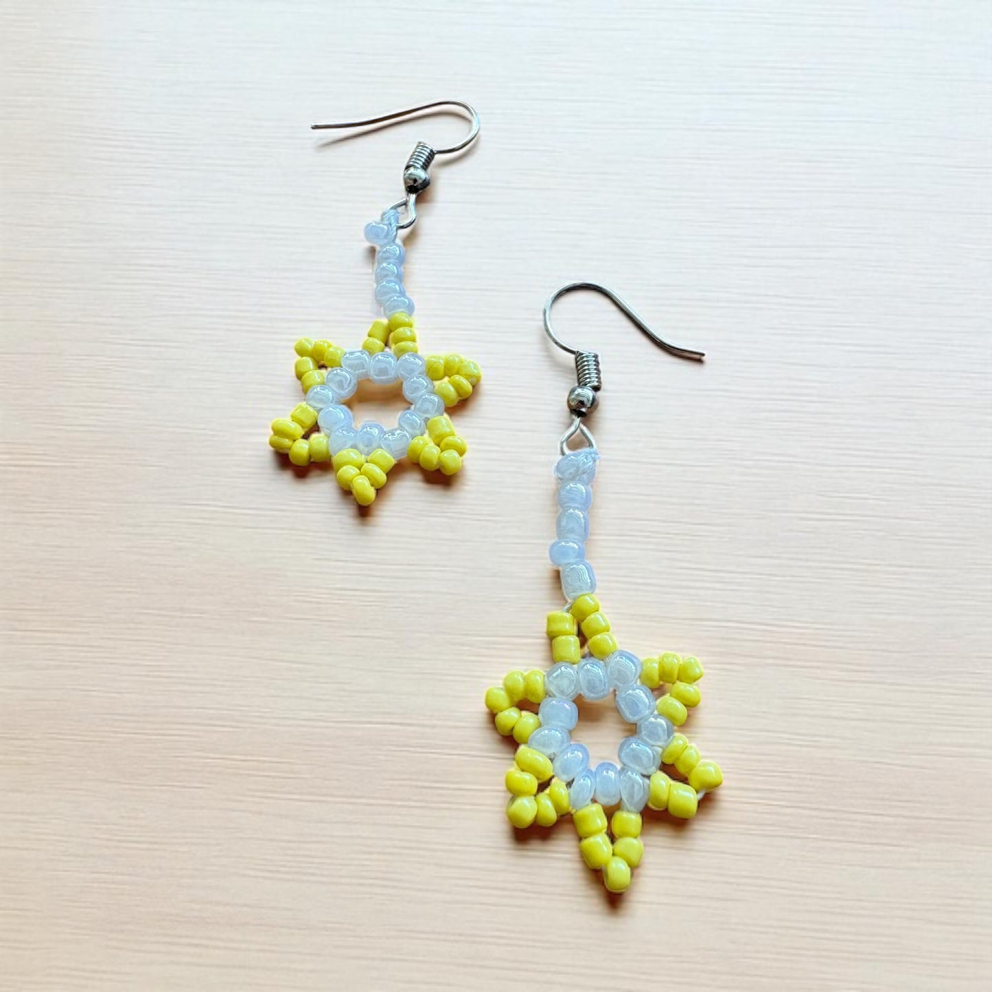 Ohrringe aus Stern mit Perlen