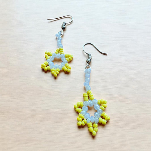 Ohrringe aus Stern mit Perlen